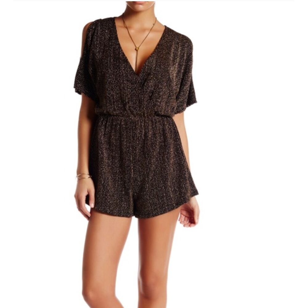 ASTR Black Sparkly Iridescent Keyhole Back Romper - Size M